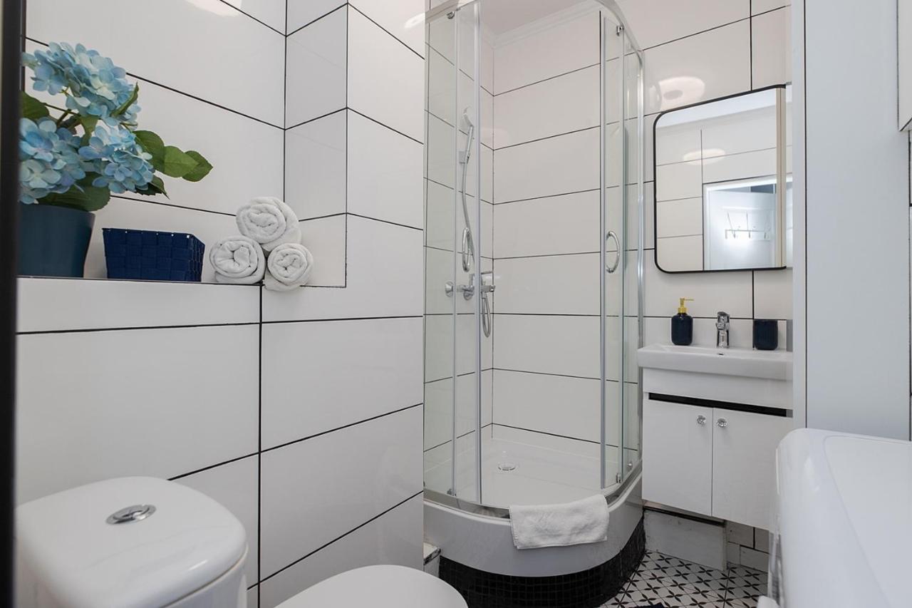 Unit Rooms Warszawa By Metro Rondo Onz Short Rent Idealne Pokoje Na Nocleg W Warszawie Kültér fotó