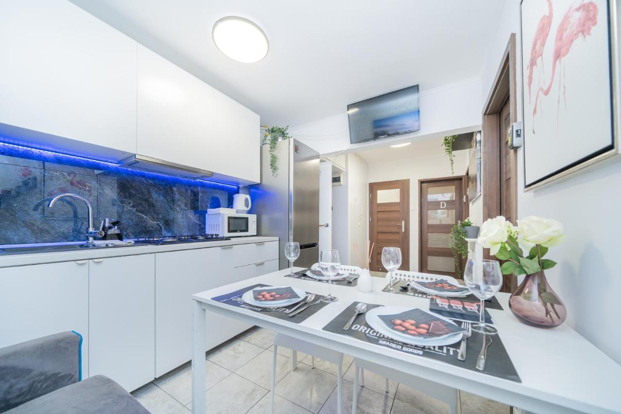 Unit Rooms Warszawa By Metro Rondo Onz Short Rent Idealne Pokoje Na Nocleg W Warszawie Kültér fotó