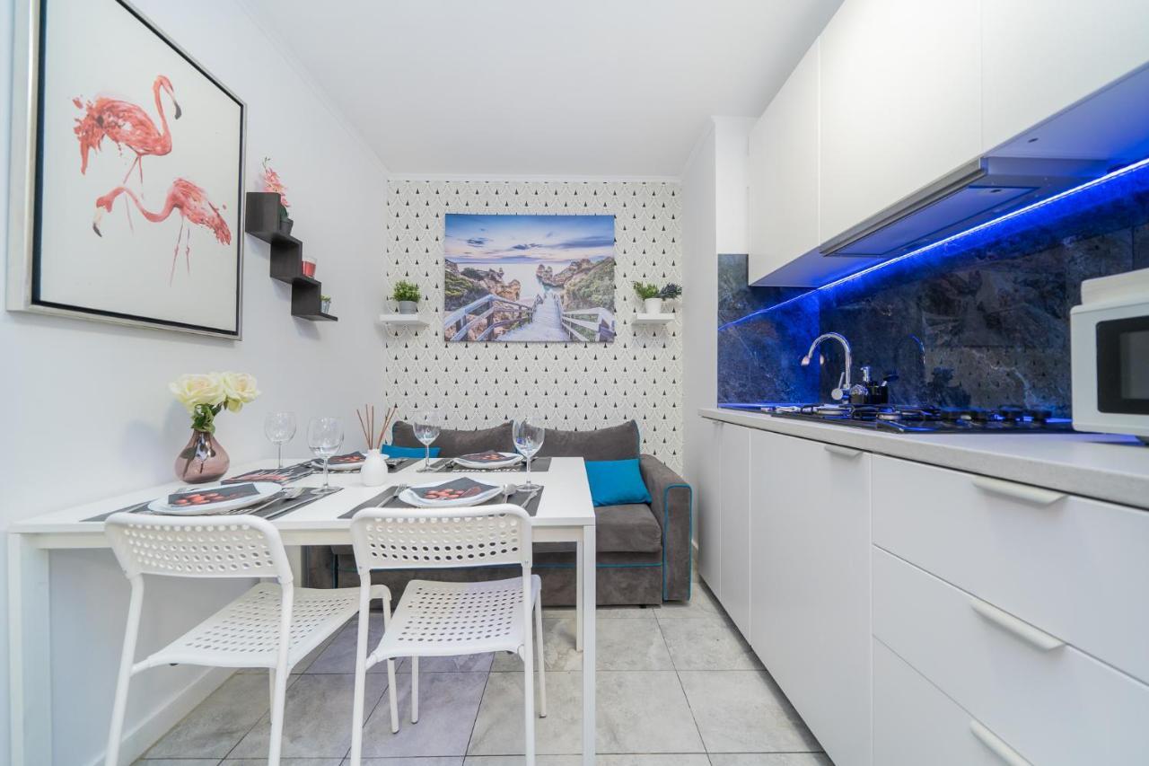 Unit Rooms Warszawa By Metro Rondo Onz Short Rent Idealne Pokoje Na Nocleg W Warszawie Kültér fotó