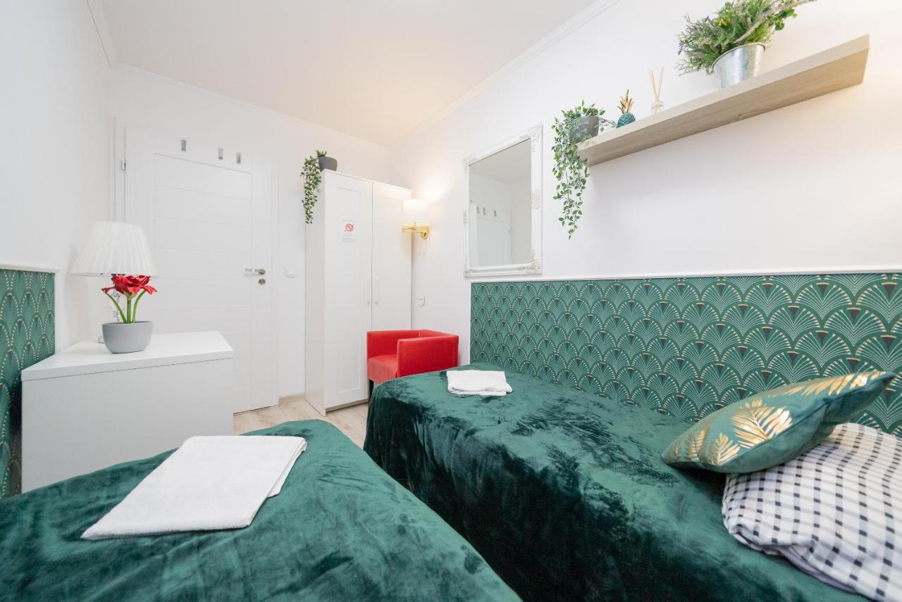 Unit Rooms Warszawa By Metro Rondo Onz Short Rent Idealne Pokoje Na Nocleg W Warszawie Kültér fotó